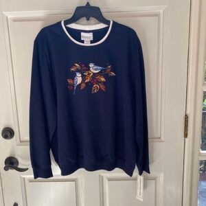 Navy sweatshirt with embroidered birds